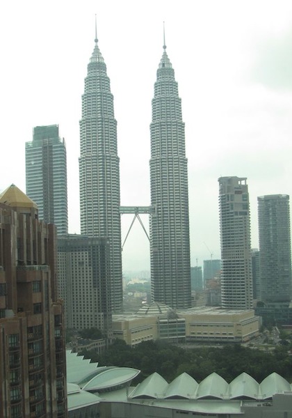 Petronas Towers, Kuala Lumpur, Malaysia photo of Petronas Towers in Kuala Lumpur, Malaysia.