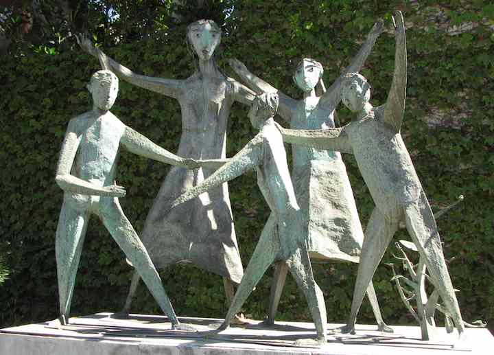 photo of The Family, a sculpture by David Green